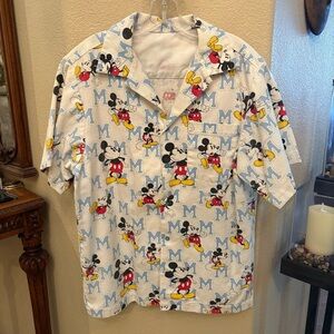 Mickey Mouse Men Graphic Denim Button Short Sleeve Shirt Size Medium